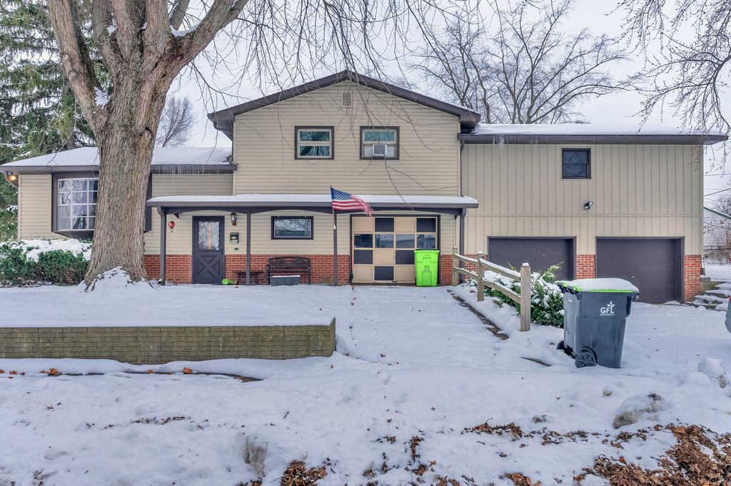 Photo of 900 W Wabash Avenue, Logansport, IN 46947 (MLS # 831901)