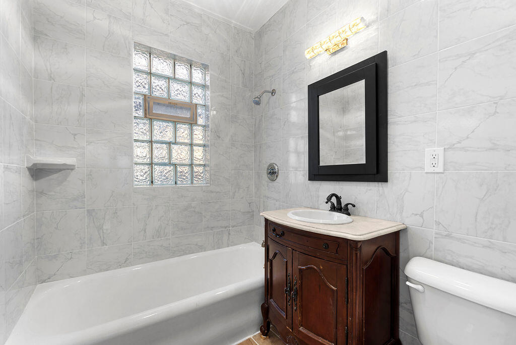 Gary, Indiana 46407, United States, 3 Bedrooms Bedrooms, ,1 BathroomBathrooms,Residential,Pending,120137