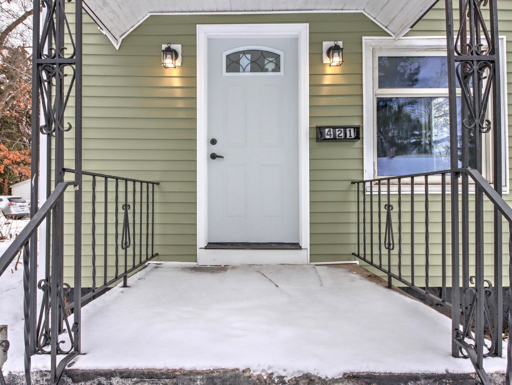 Photo of 421 Kenwood Street, La Porte, IN 46350 (MLS # 832334)