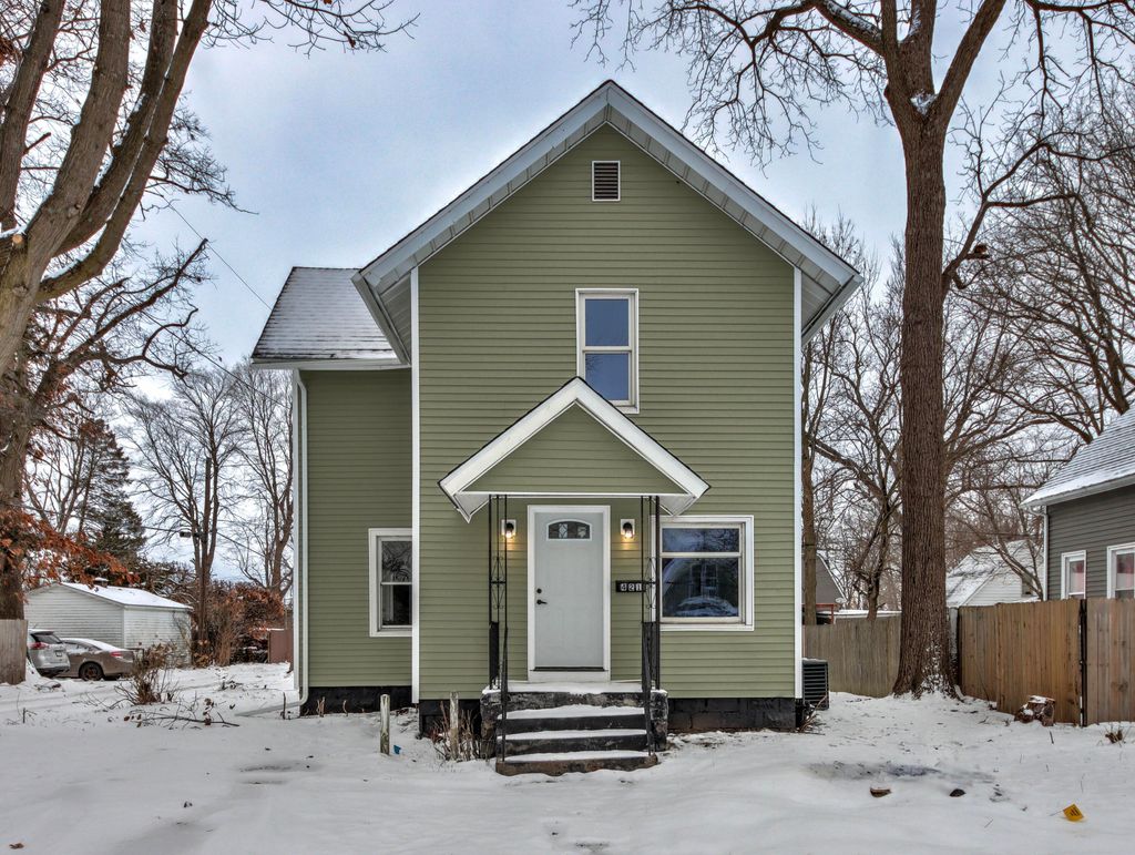 Photo of 421 Kenwood Street, La Porte, IN 46350 (MLS # 832334)