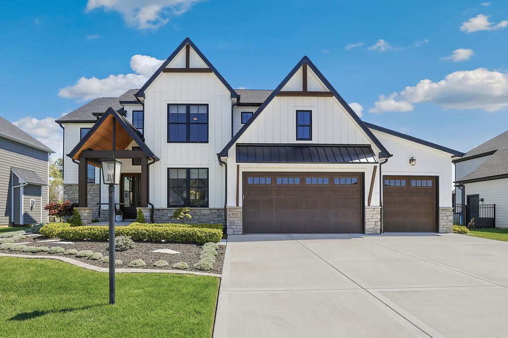 Photo of 9727 Dunegrass Way, Saint John, IN 46373 (MLS # 838874)