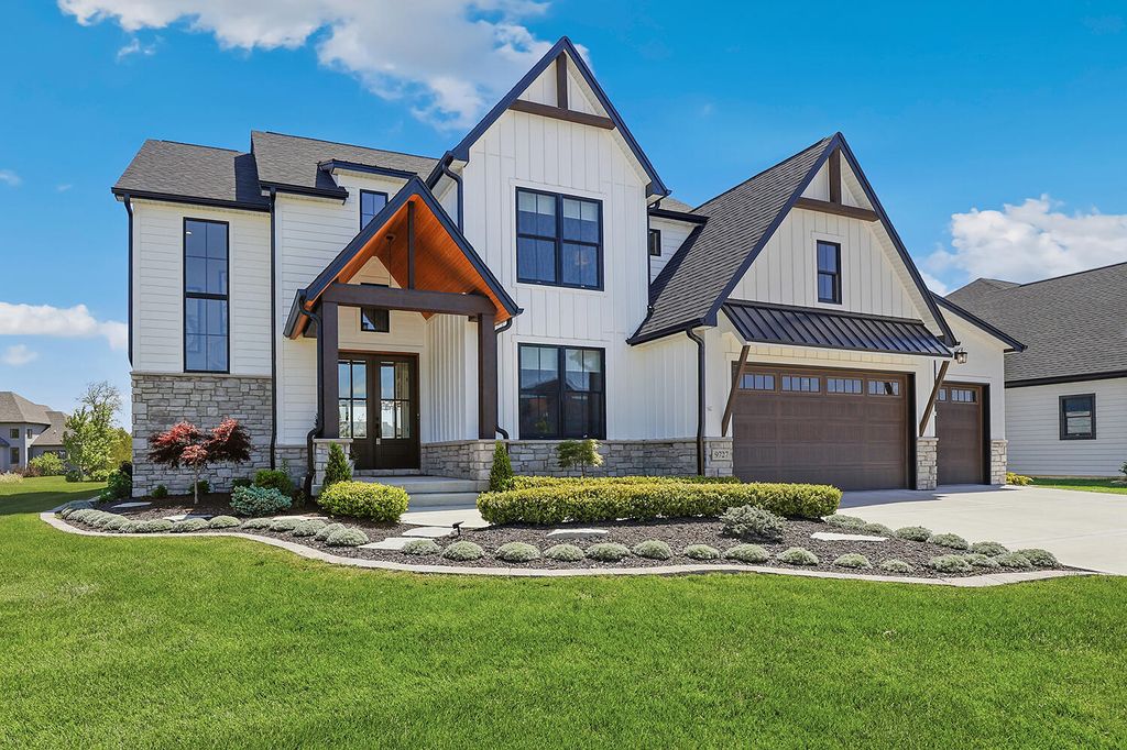 Photo of 9727 Dunegrass Way, Saint John, IN 46373 (MLS # 838874)