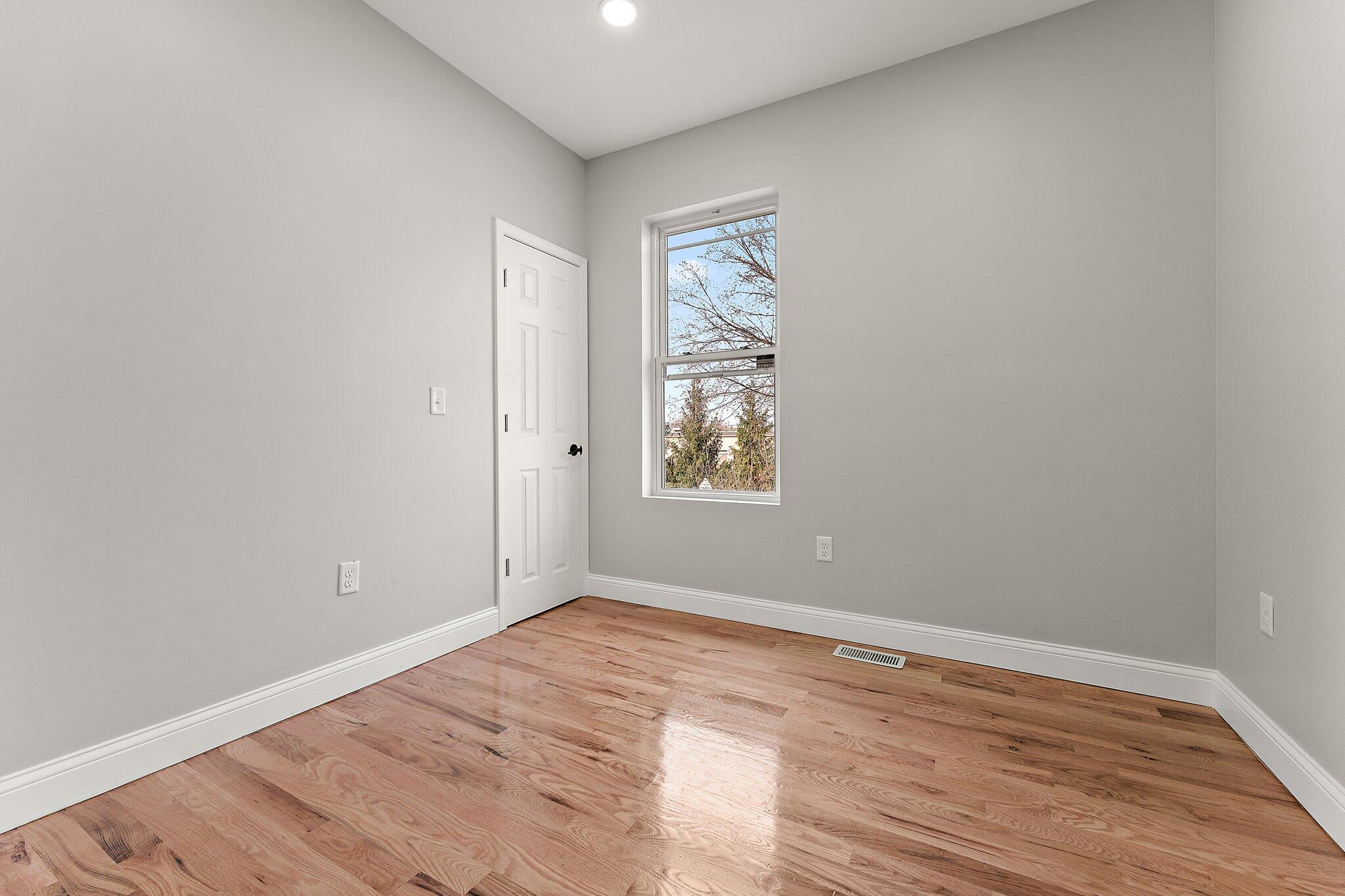 Hammond, Indiana 46320, United States, 4 Bedrooms Bedrooms, ,3 BathroomsBathrooms,Residential,Active,119111