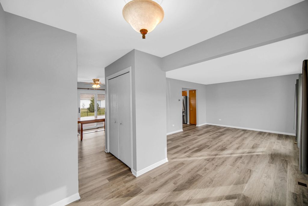 Photo of 901 Robin Court, Dyer, IN 46311 (MLS # 832634)