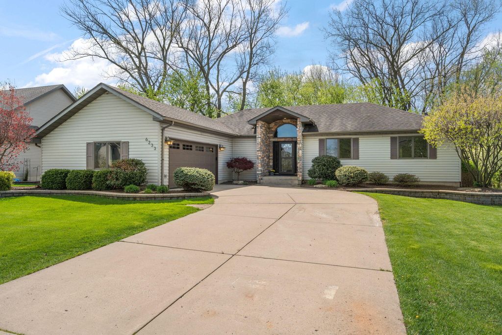 Photo of 6233 76th Avenue, Schererville, IN 46375 (MLS # 837552)