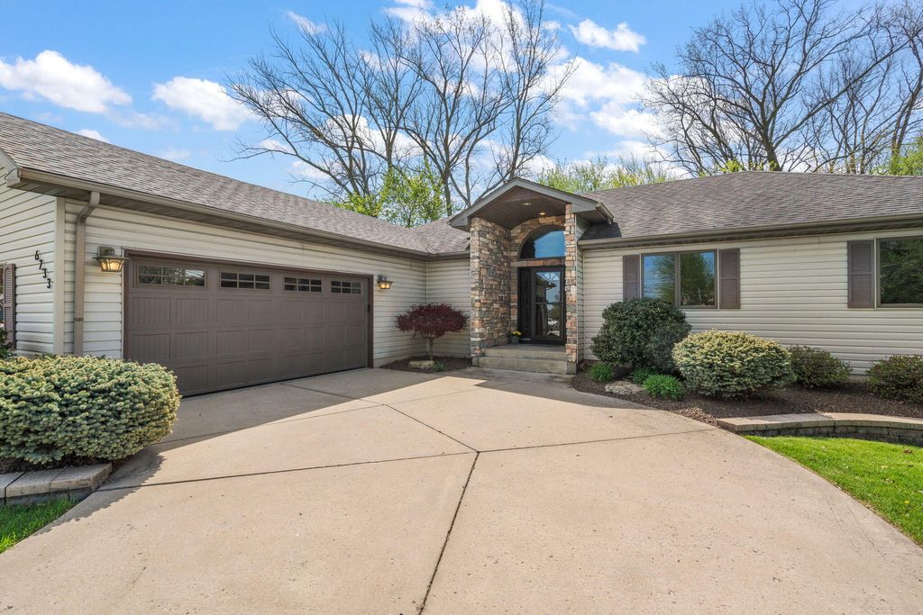 Photo of 6233 76th Avenue, Schererville, IN 46375 (MLS # 837552)