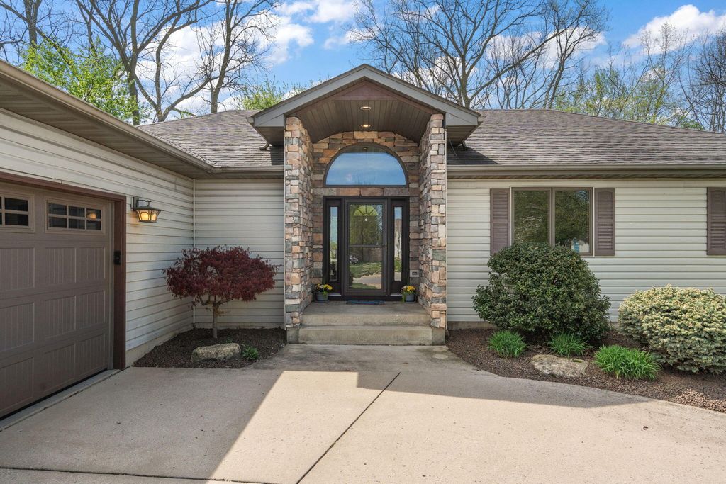 Photo of 6233 76th Avenue, Schererville, IN 46375 (MLS # 837552)