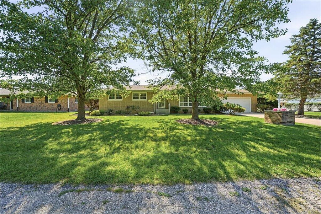 Photo of 622 S Ash Street, Hobart, IN 46342 (MLS # 840091)