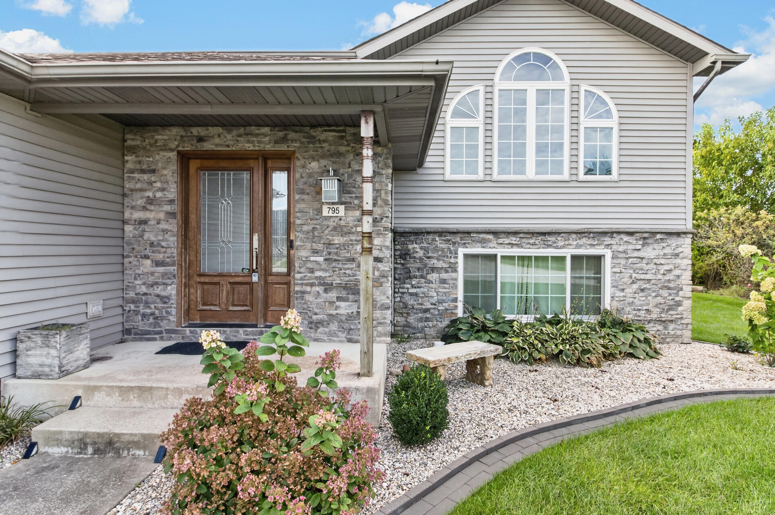 795 Surrey Drive