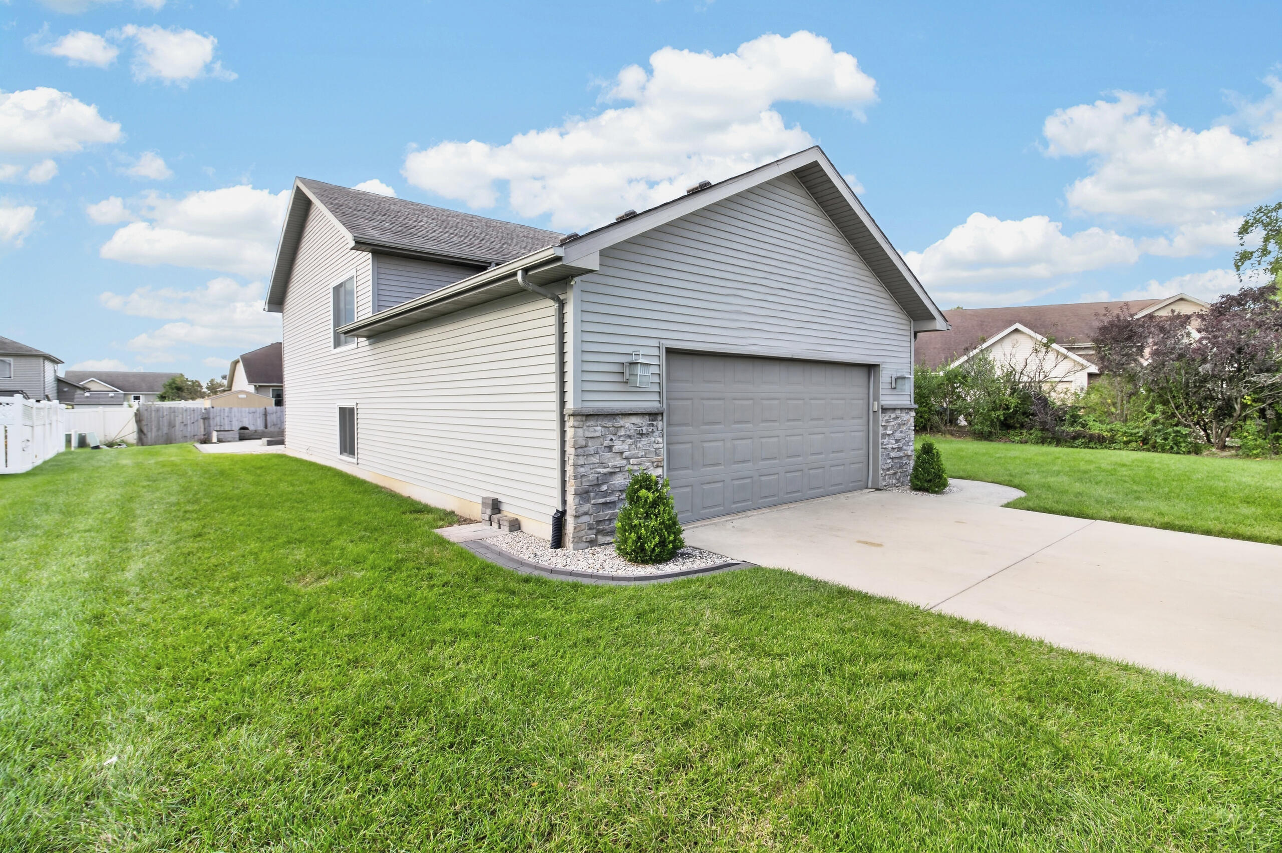 795 Surrey Drive