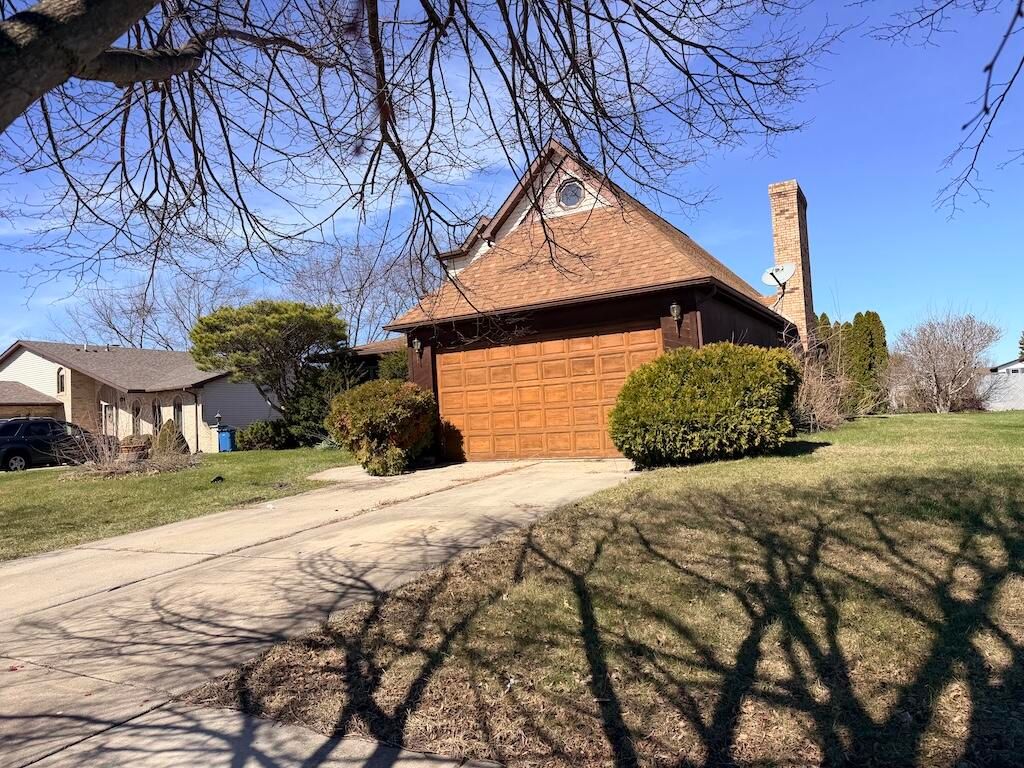 Photo of 1604 W 99th Place, Crown Point, IN 46307 (MLS # 837685)