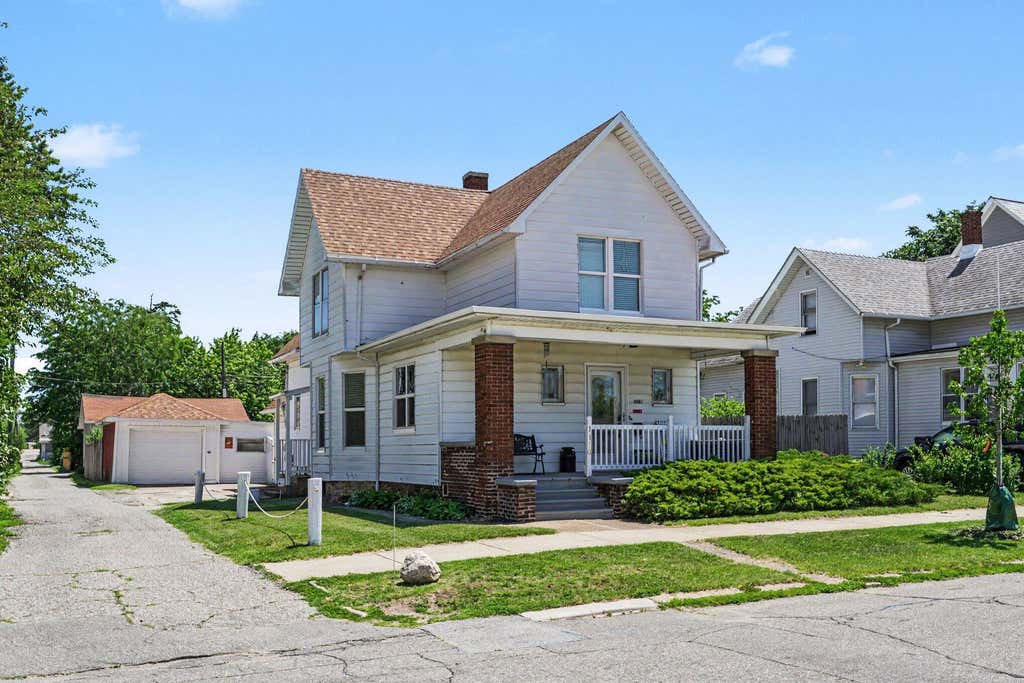 Photo of 1110 Pine Street, Michigan City, IN 46360 (MLS # 841075)