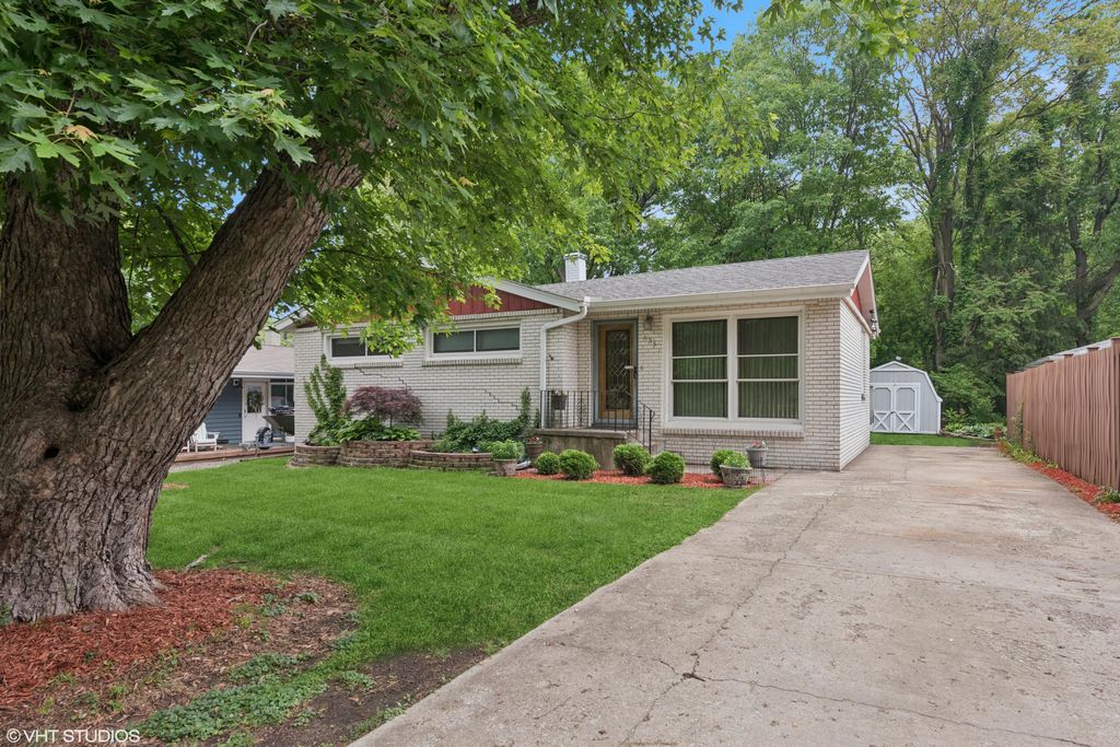 Photo of 925 N Warren Street, Gary, IN 46403 (MLS # 834829)