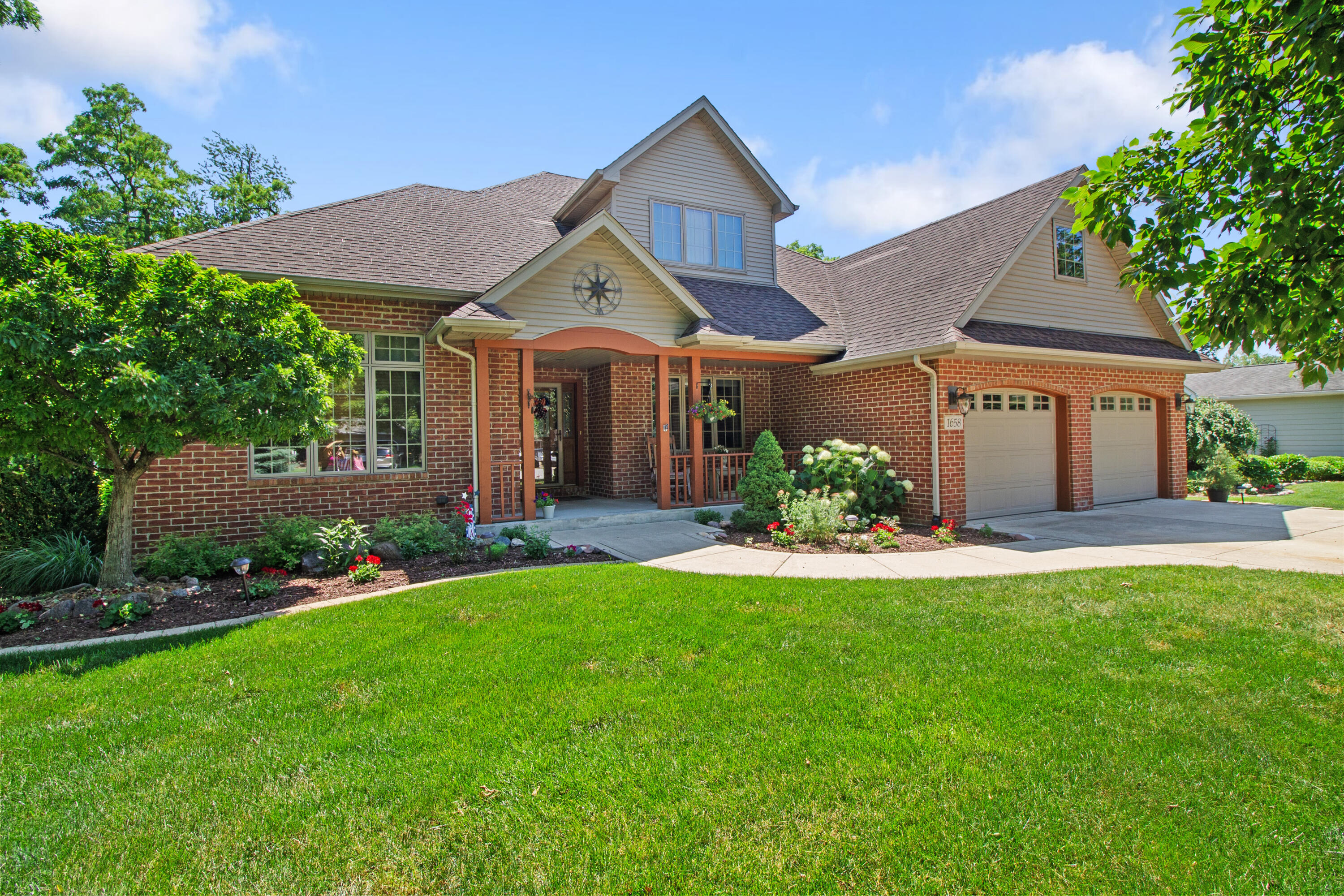 1658 Sunnyslope Drive