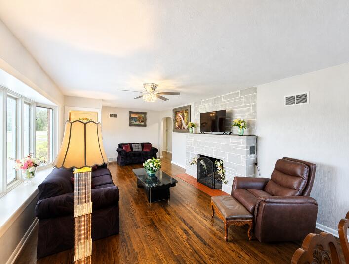 Photo of 1424 N Broad Street, Griffith, IN 46319 (MLS # 843548)