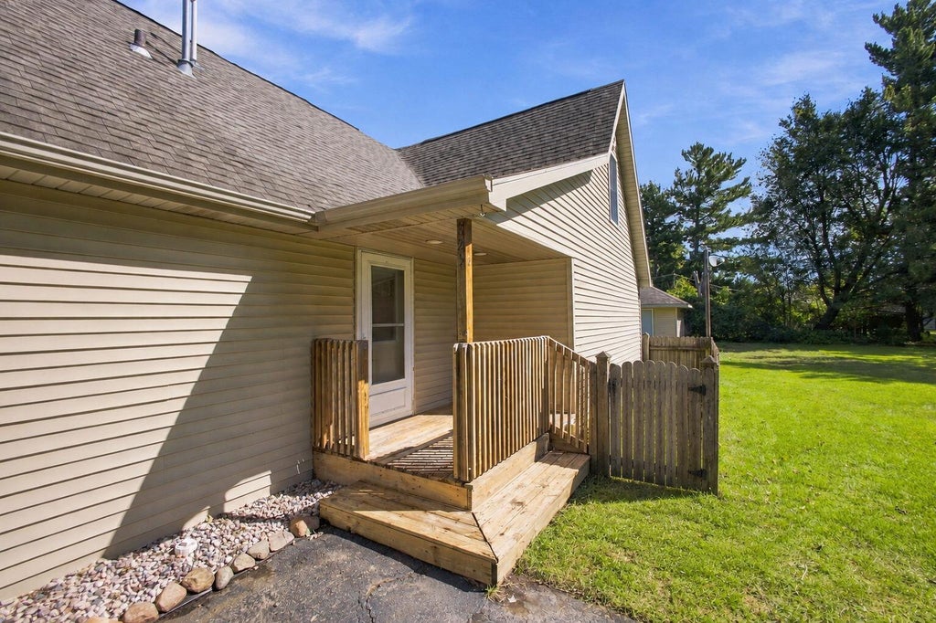 Photo of 825 Carnation Street SE, DeMotte, IN 46310 (MLS # 845840)