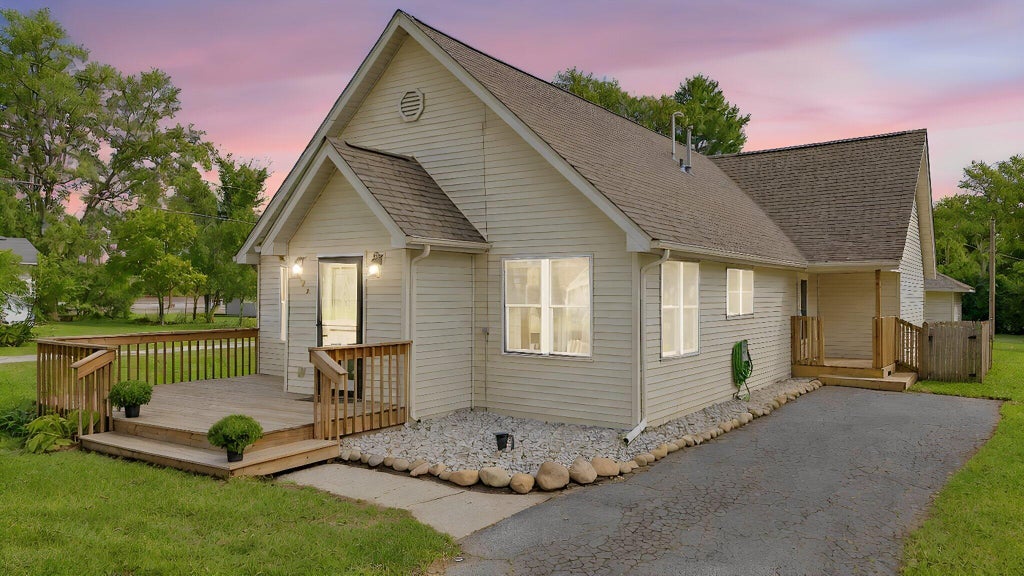 Photo of 825 Carnation Street SE, DeMotte, IN 46310 (MLS # 845840)