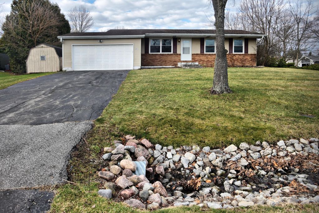 Photo of 3621 Kingsway Drive, Crown Point, IN 46307 (MLS # 835733)
