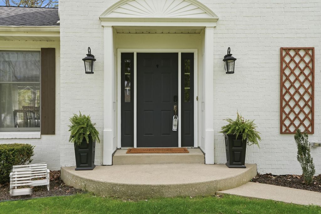 Photo of 408 Westchester Lane, Valparaiso, IN 46385 (MLS # 838322)