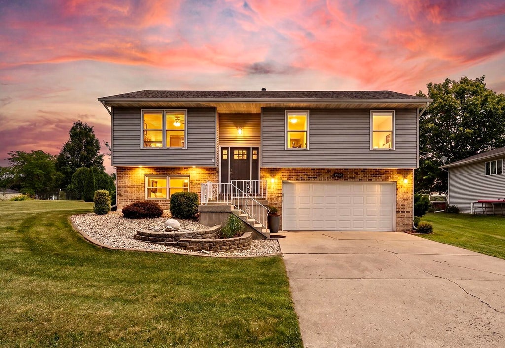 Photo of 4176 Thornhill Drive, Crown Point, IN 46307 (MLS # 842511)