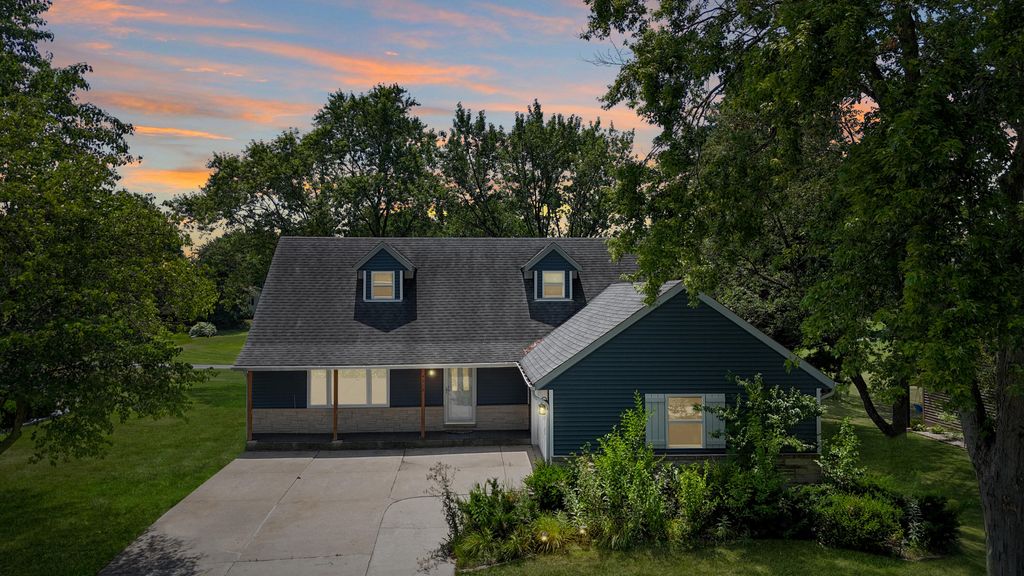 Photo of 4213 Glen Oaks Drive, Crown Point, IN 46307 (MLS # 832573)