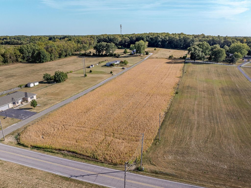 Photo of 590 W 300 N, Valparaiso, IN 46385 (MLS # 841484)