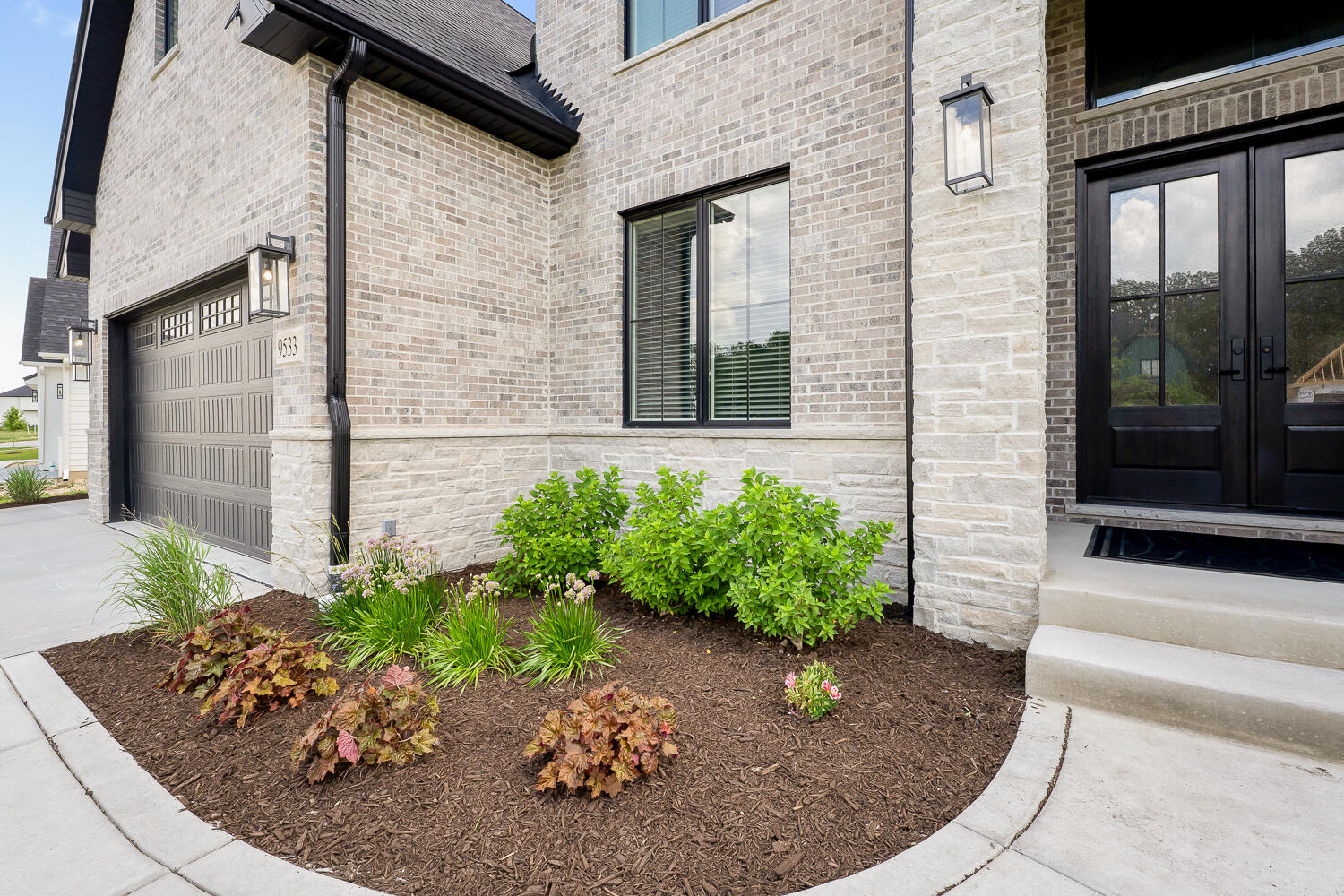 9533 Tall Grass Trail