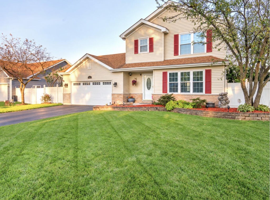 Photo of 9343 Buchanan Street, Crown Point, IN 46307 (MLS # 846457)