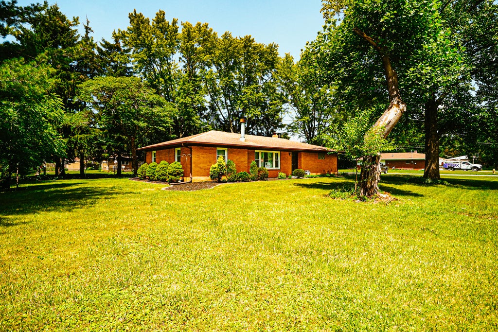 Photo of 252 Green Acres Drive, Valparaiso, IN 46383 (MLS # 841307)