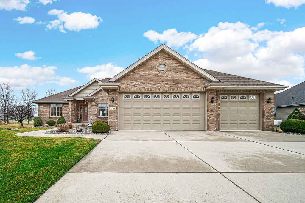 Photo of 1718 Silver Hawk Drive, Crown Point, IN 46307 (MLS # 835505)
