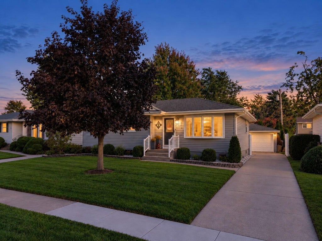 Photo of 903 Tyler Avenue, Dyer, IN 46311 (MLS # 846575)