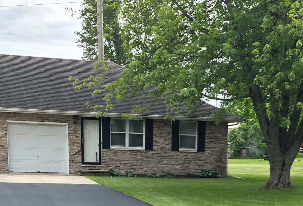 Photo of 300-1 E Alyea Street, Hebron, IN 46341 (MLS # 832617)