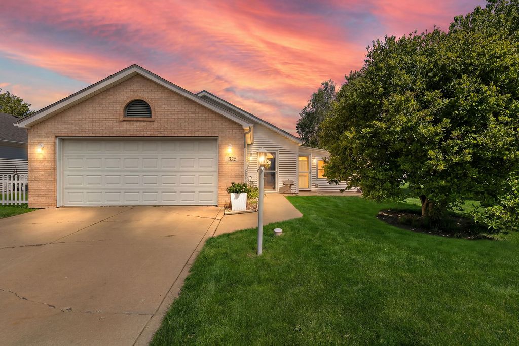 Photo of 326 Brown Court, Chesterton, IN 46304 (MLS # 839485)