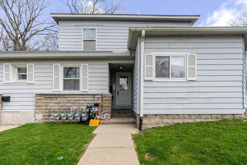 Photo of 361 Locust Street #3, Valparaiso, IN 46383 (MLS # 837109)