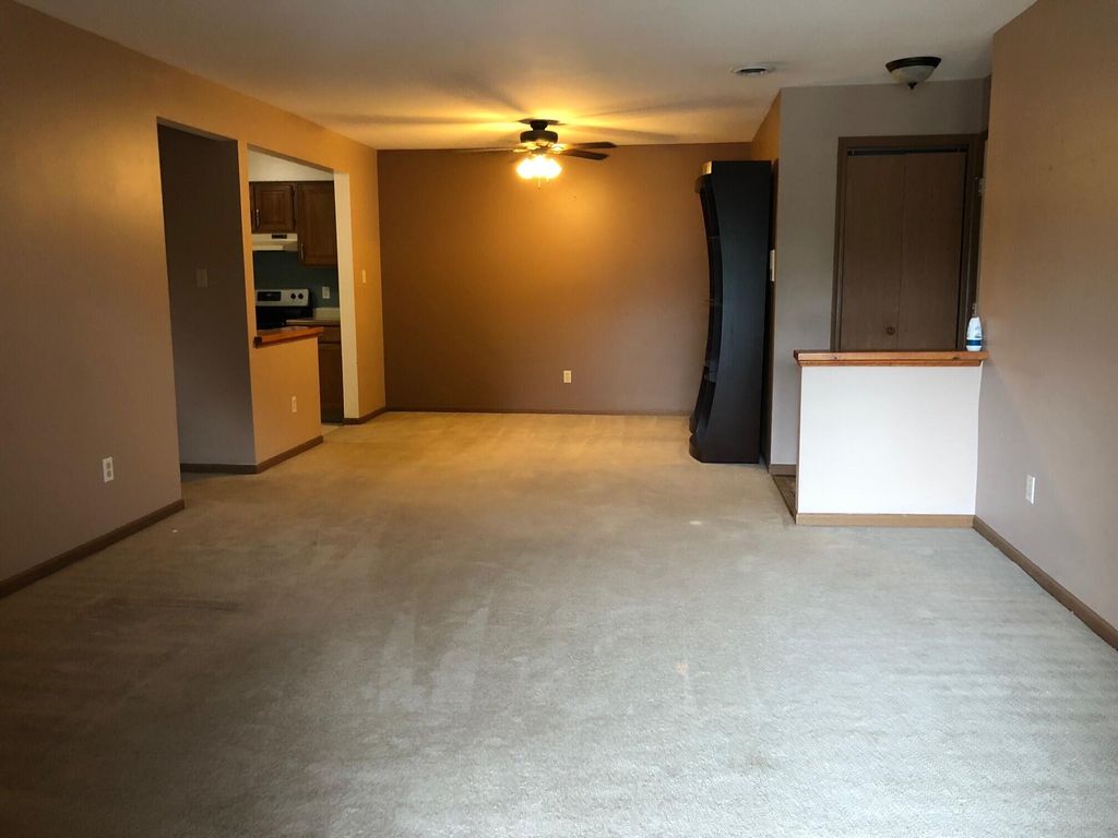 Photo of 2306 Martha Street #302, Highland, IN 46322 (MLS # 833238)