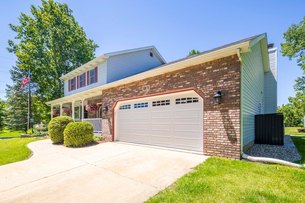 Photo of 552 N 250 W, Valparaiso, IN 46385 (MLS # 840862)