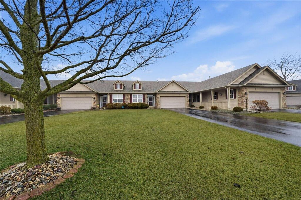 Photo of 1318 Marigold Place, Schererville, IN 46375 (MLS # 835024)