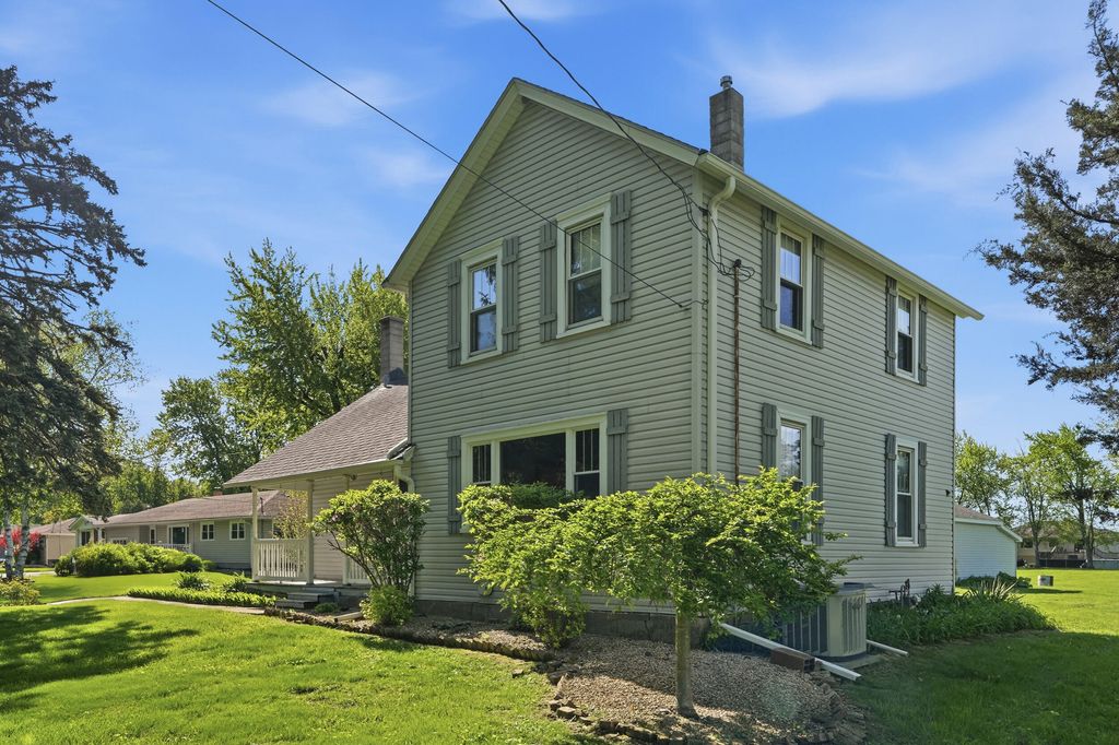 Photo of 10351 Joliet Street, Saint John, IN 46373 (MLS # 838395)