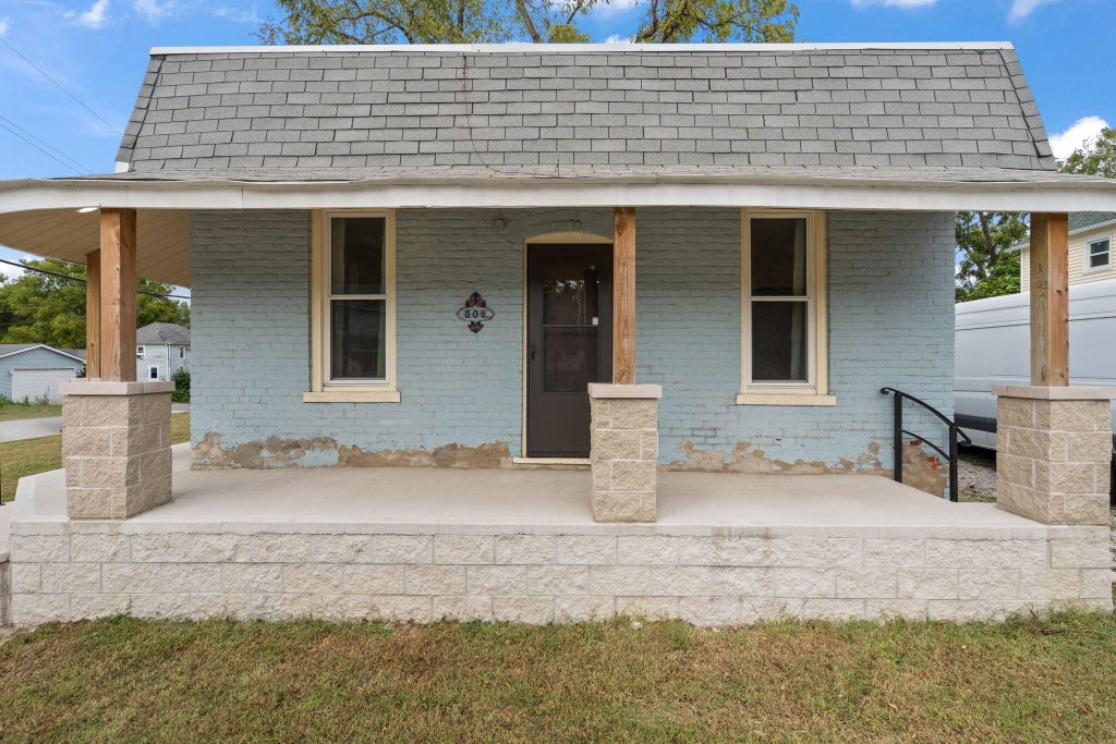 Photo of 804 E 3rd Street, Hobart, IN 46342 (MLS # 845366)
