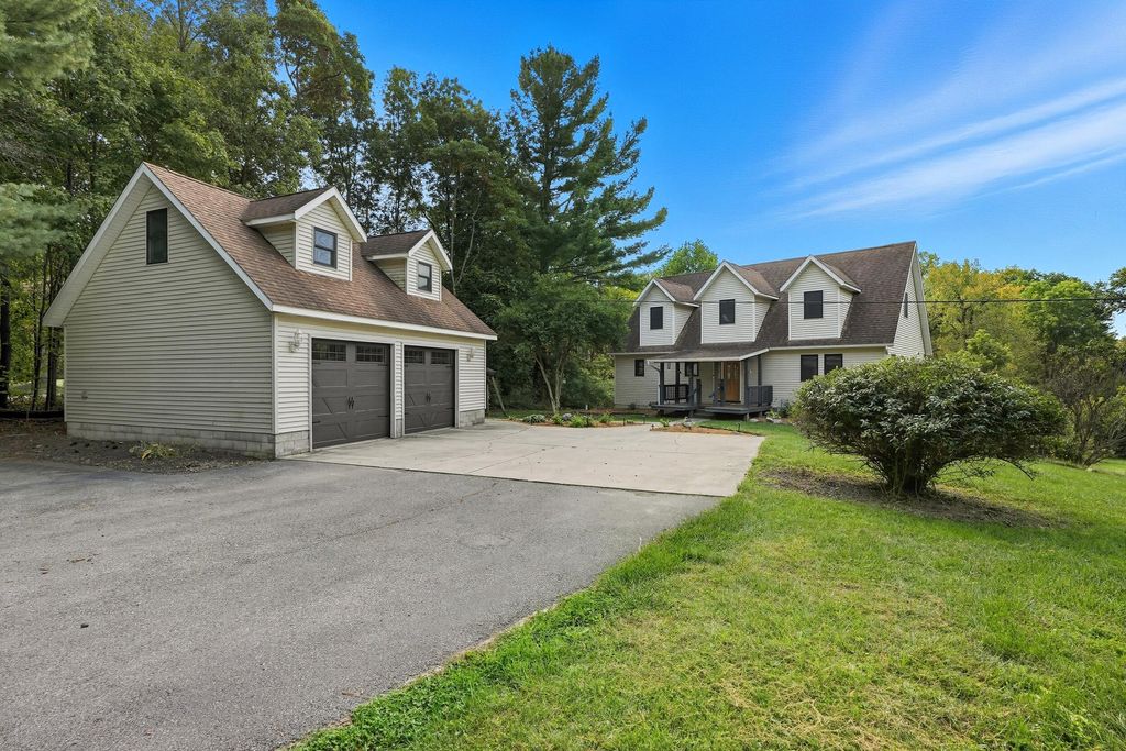 Photo of 450 E Greening Road, Chesterton, IN 46304 (MLS # 831010)