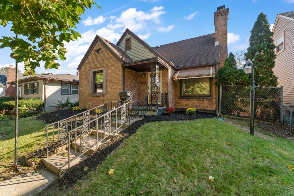 Photo of 1341 Lincoln Street, Hobart, IN 46342 (MLS # 846818)