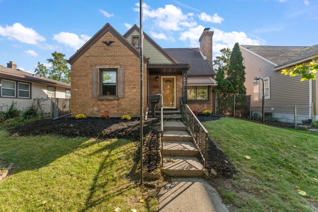 Photo of 1341 Lincoln Street, Hobart, IN 46342 (MLS # 846818)