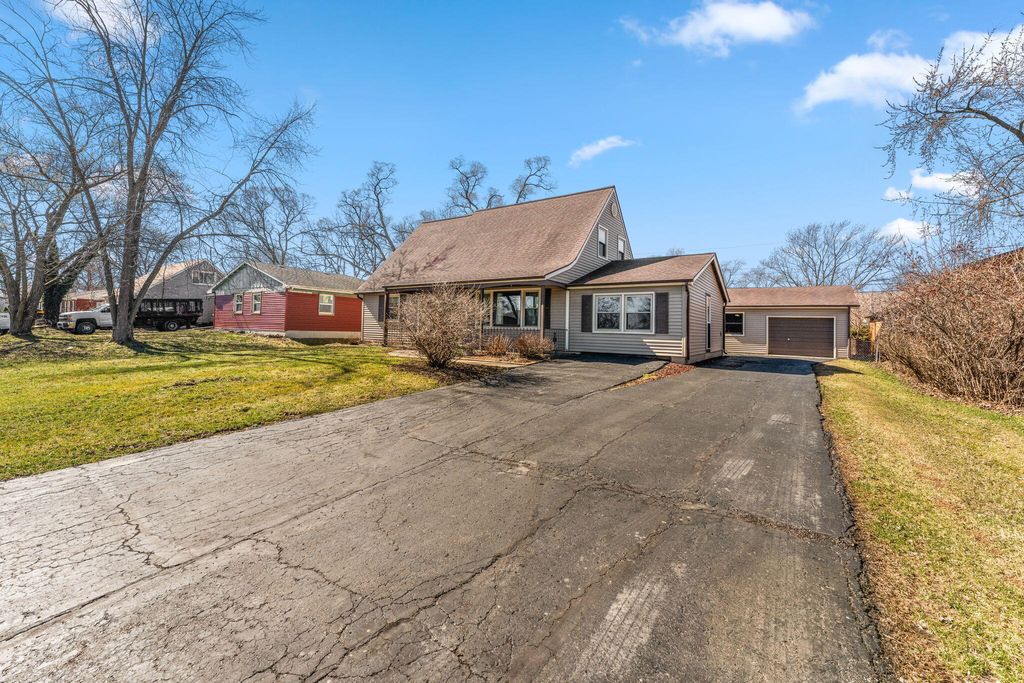Photo of 756 Imperial Road, Valparaiso, IN 46385 (MLS # 835208)