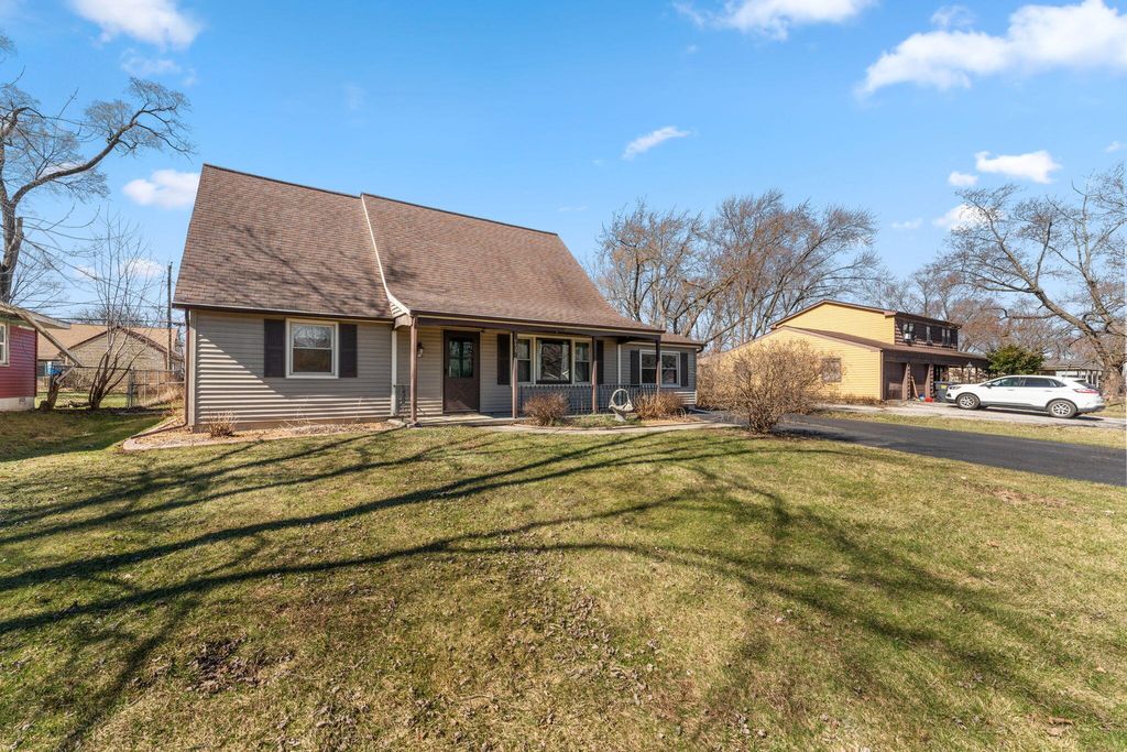 Photo of 756 Imperial Road, Valparaiso, IN 46385 (MLS # 835208)