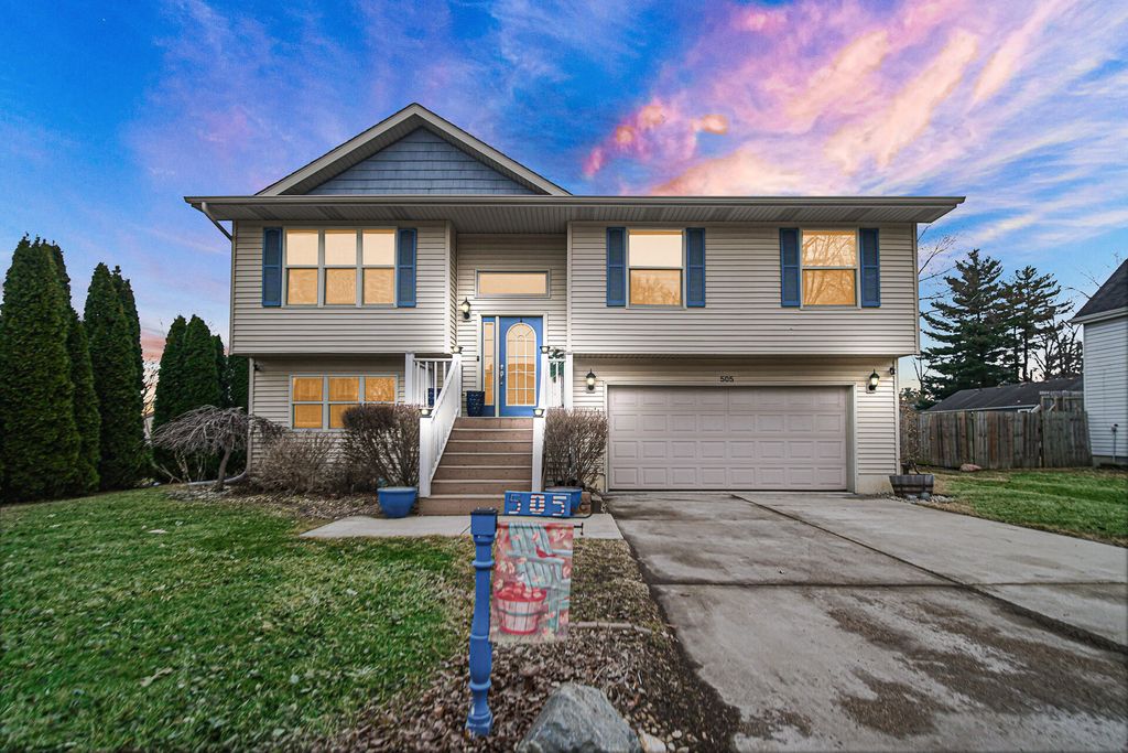 Photo of 505 N Washington Street, Hebron, IN 46341 (MLS # 834282)