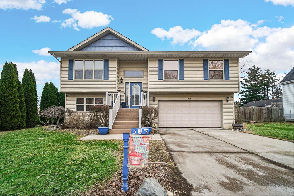 Photo of 505 N Washington Street, Hebron, IN 46341 (MLS # 834282)