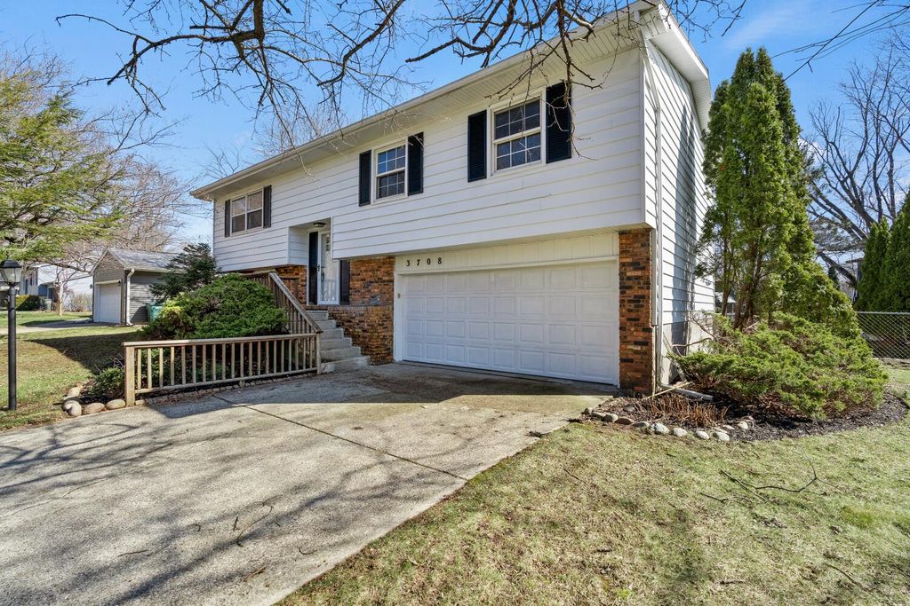 Photo of 3708 Central Avenue, Valparaiso, IN 46383 (MLS # 835766)