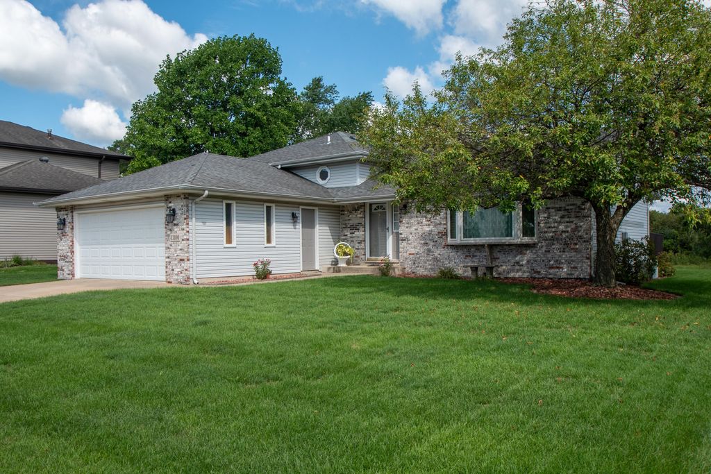 Photo of 13100 Snowberry Lane, Saint John, IN 46373 (MLS # 833487)