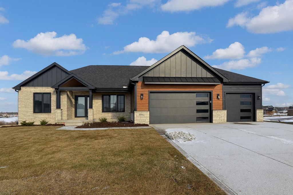 Photo of 10102 Lakeview Drive, Saint John, IN 46373 (MLS # 831851)