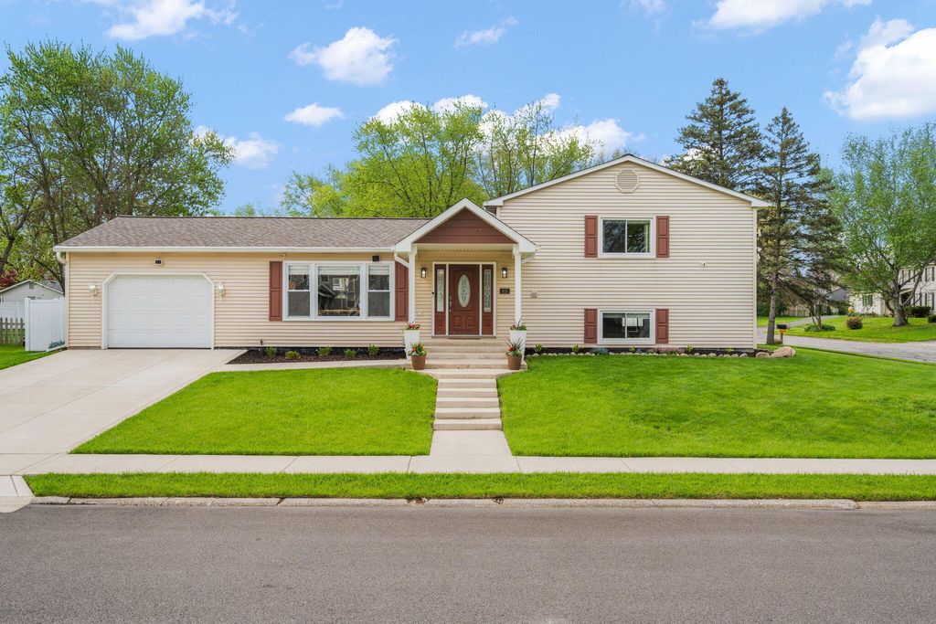 Photo of 615 Chestnut Boulevard, Chesterton, IN 46304 (MLS # 837788)